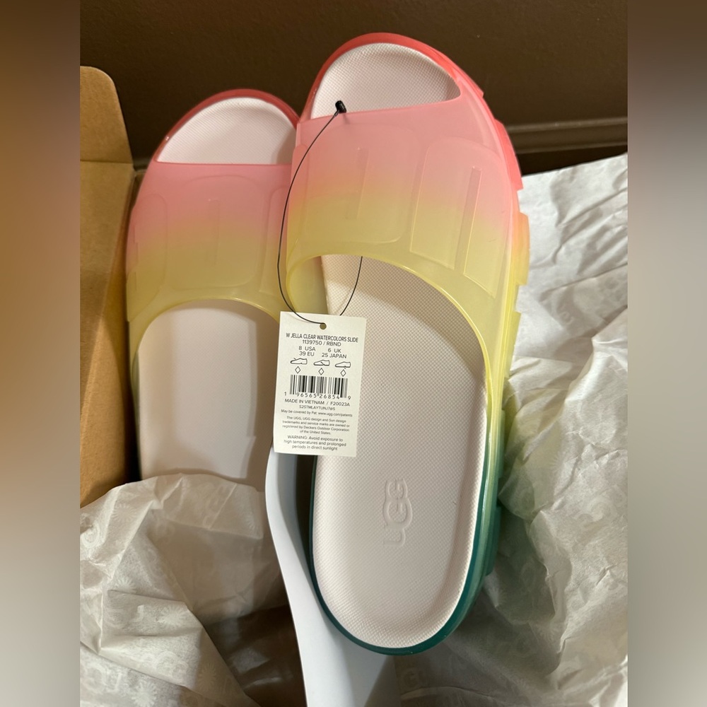 Ugg watercolor slides size 8